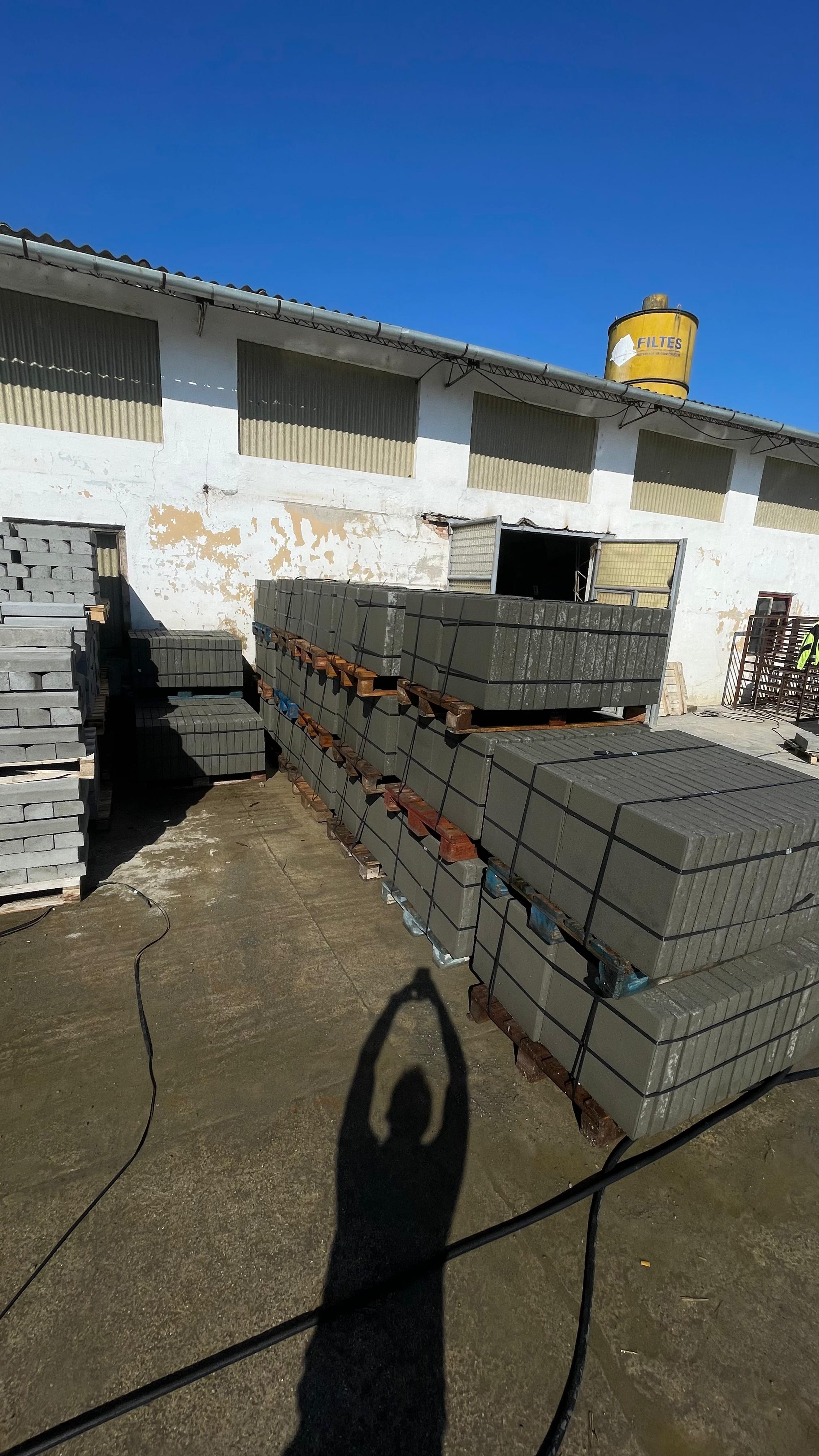 Dală Pătrată pavaj modern minimalist Mediaș — SIC Euro Arcada