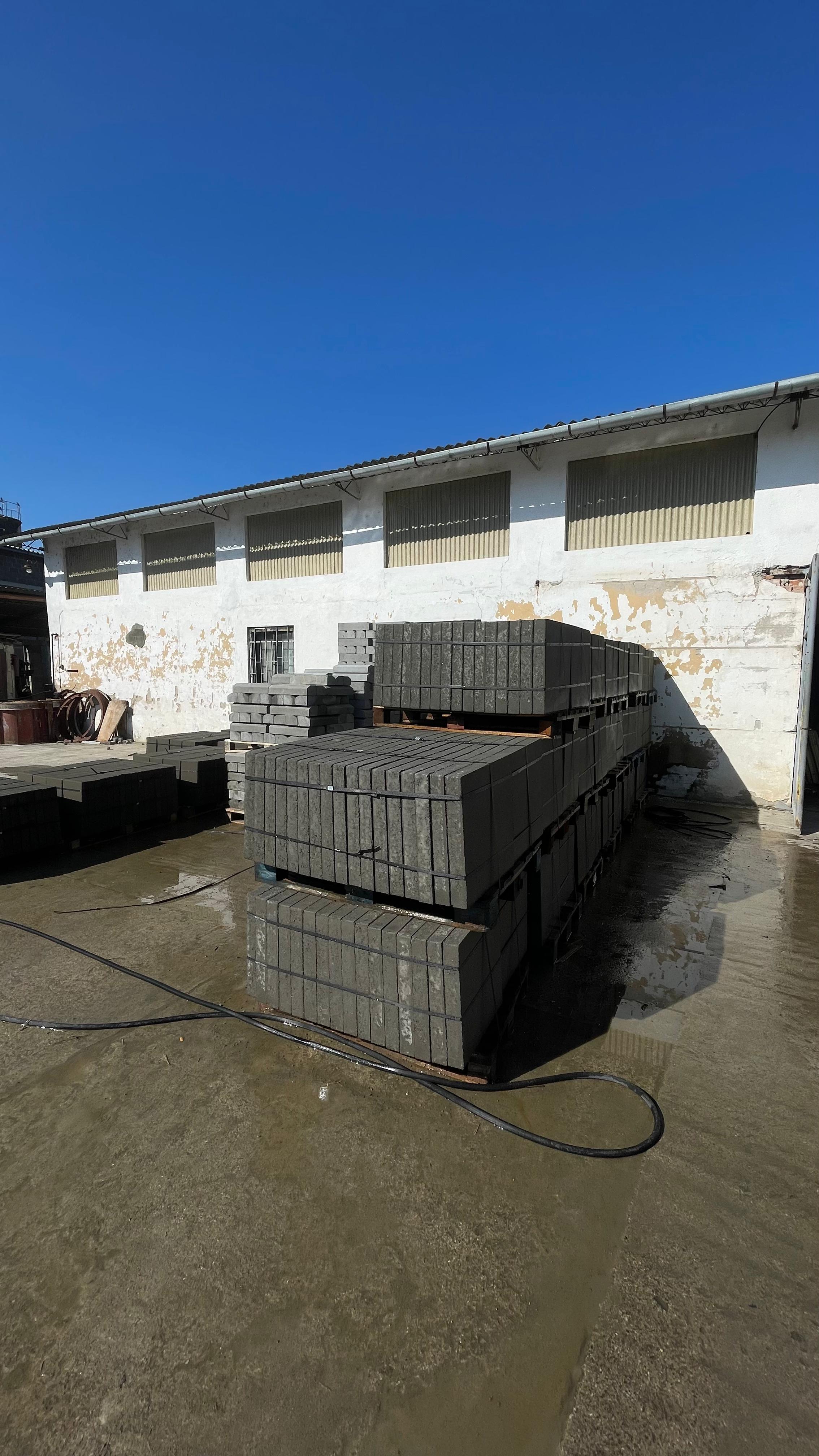 Dală Pătrată pavaj modern minimalist Mediaș — SIC Euro Arcada