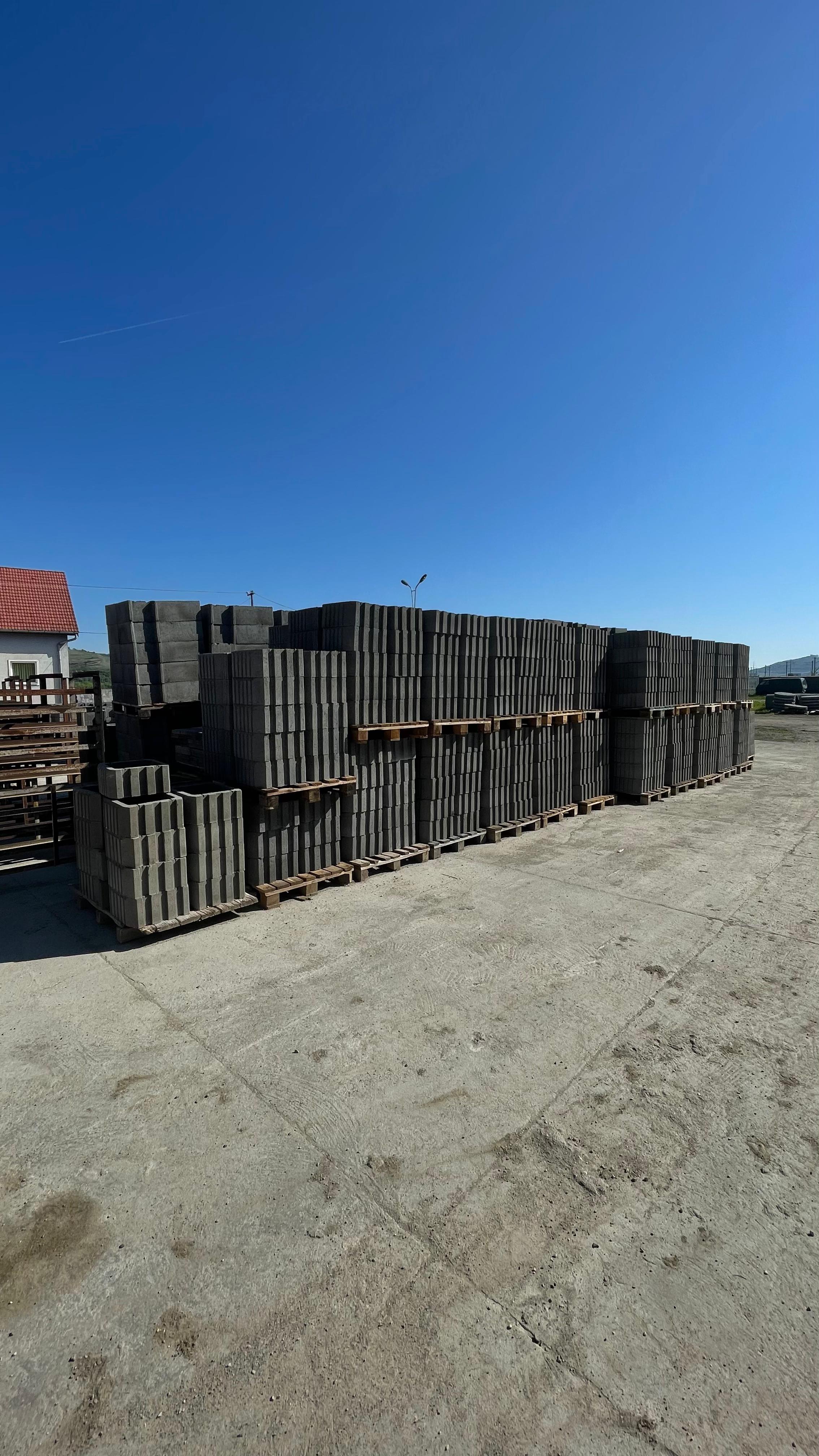 Flora jardiniere decorative grădini Mediaș — SIC Euro Arcada