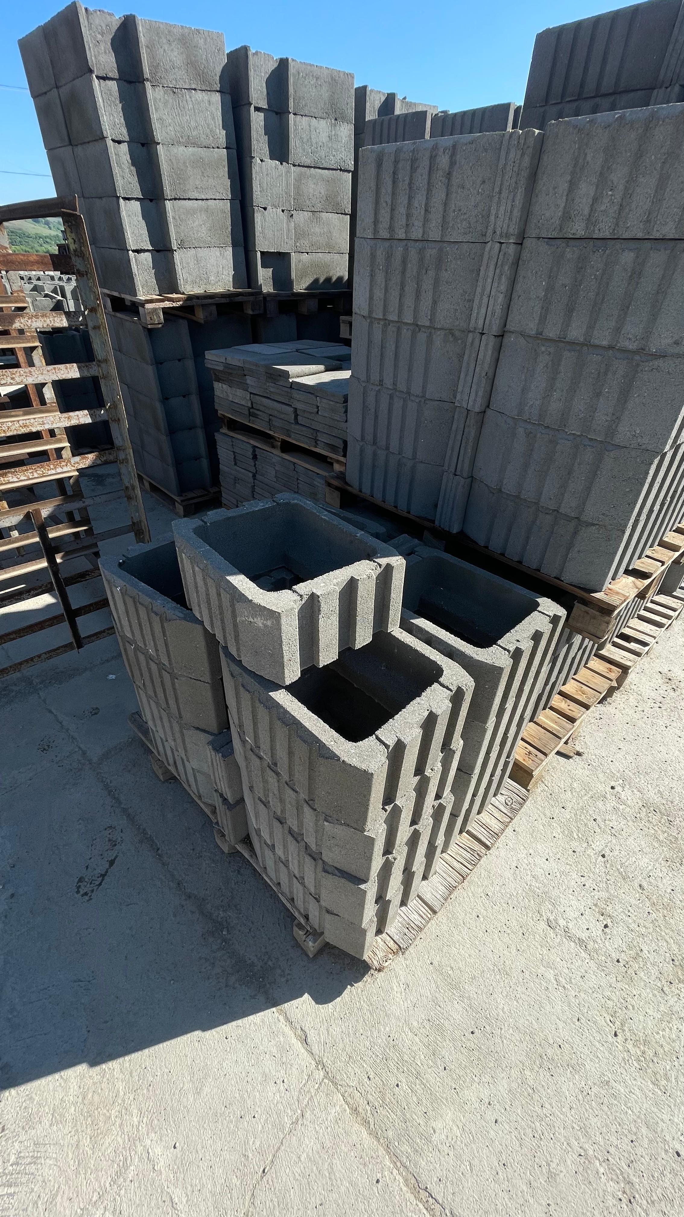 Flora jardiniere decorative grădini Mediaș — SIC Euro Arcada